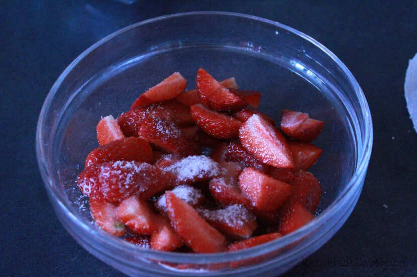 Bicchierini di yogurt e fragole
