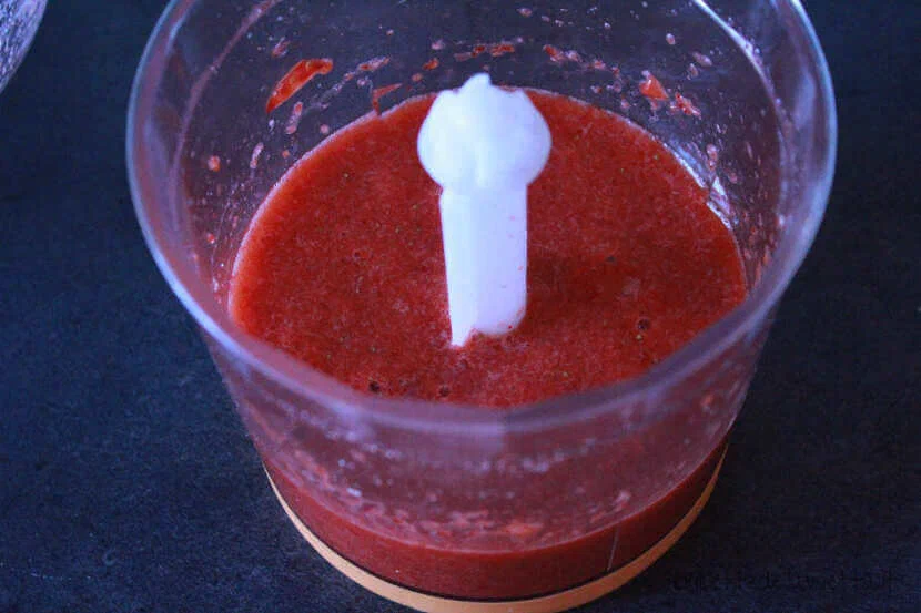 Bicchierini di yogurt e fragole