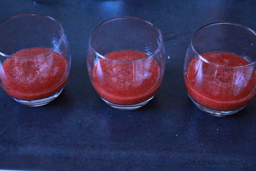 Bicchierini di yogurt e fragole
