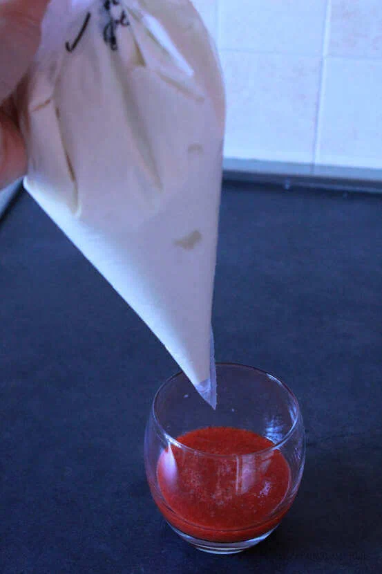 Bicchierini di yogurt e fragole