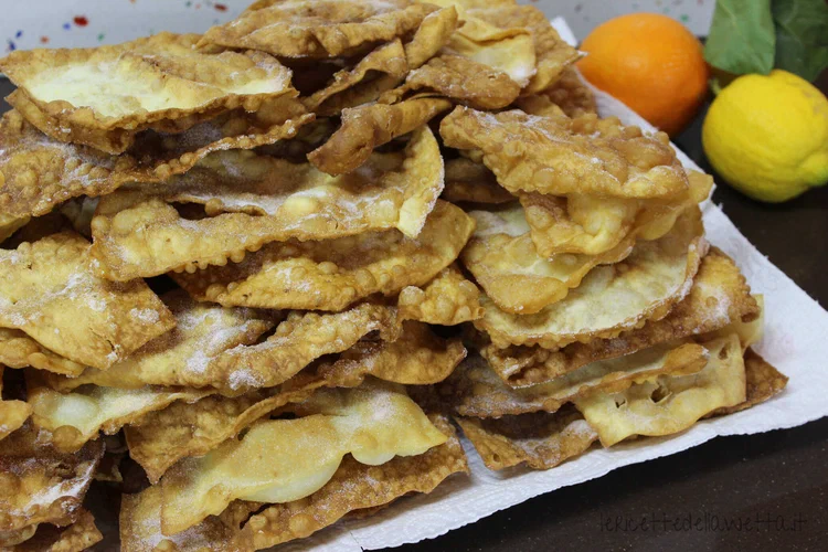 Chiacchiere_Bugie_Frappe_Bugie_Crostoli
