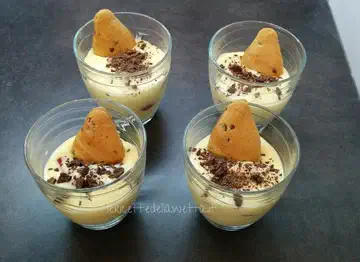 Bicchierini di crema fragole e cioccolato