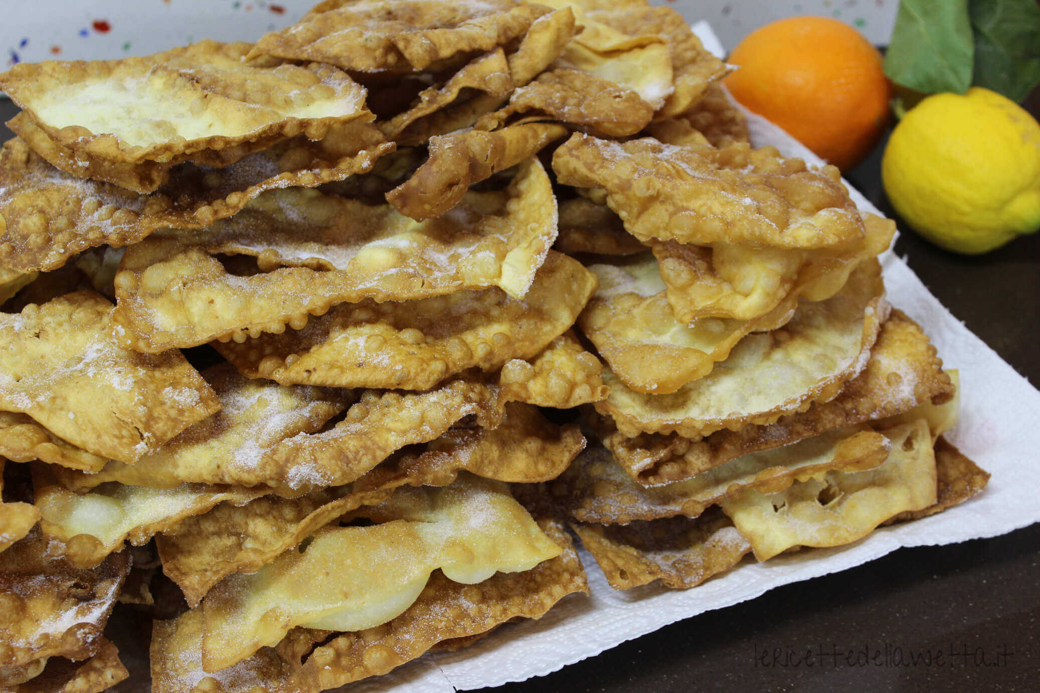 Chiacchiere fritte  Le ricette della Wetta